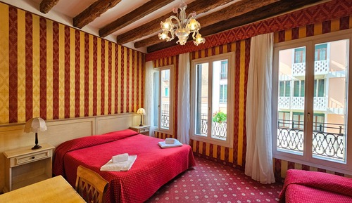 Deluxe Quadruple Room, Canal View