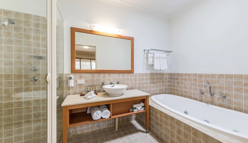 Non Refurbished 3 Bedroom Bungalow