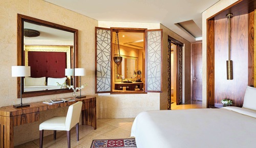 Raffles, Club Room, 1 King Bed, City View