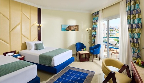 Elegant Garden View Room