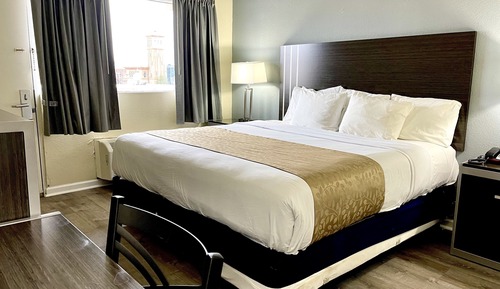 Standard Room, 1 King Bed, Non Smoking