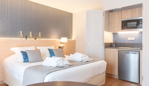 Comfort Room, Balcony