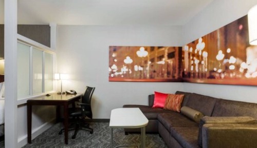 Suite, Multiple Beds (Mobility/Hearing Access, Roll-In Shwr)