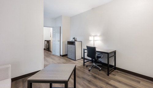 Suite, 1 King Bed (2 Rooms, Smoke Free)