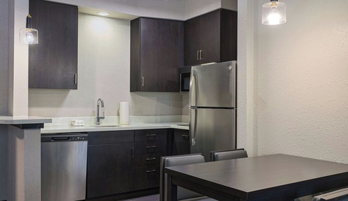 Suite, 2 Bedrooms (Mobility/Hearing Accessible, Tub)