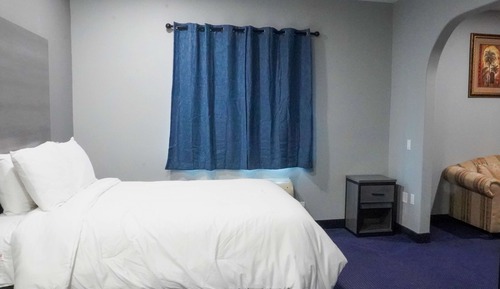 Suite, 1 Queen Bed, Non Smoking (Jacuzzi)