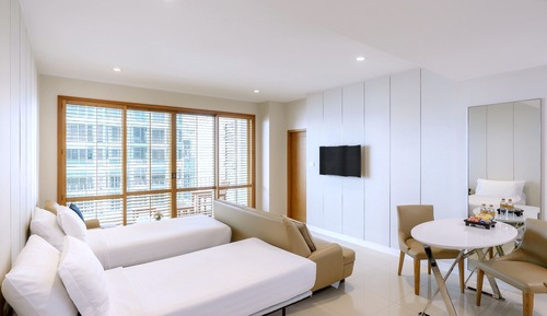 1 Bedroom with 2 Extra Beds