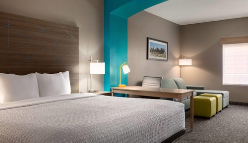 Deluxe Suite, 1 King Bed, Accessible, Non Smoking (Mobility/Hearing Impaired Accessible)