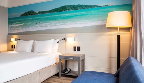 Superior Room, 1 King Bed with Sofa bed, Partial Sea View