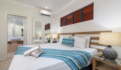 1 Bedroom Pool Entry