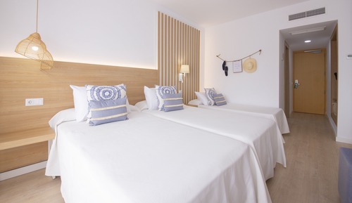 Triple Room, Sea View (2 Adults + 1 child)