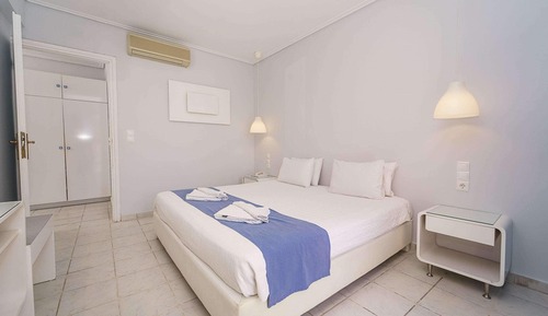 Family Room, 2 Bedrooms
