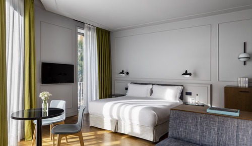 Junior Suite, Corner