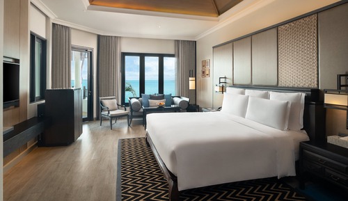 Junior Suite, 1 King Bed, Club Lounge Access, Oceanfront (Sunset)