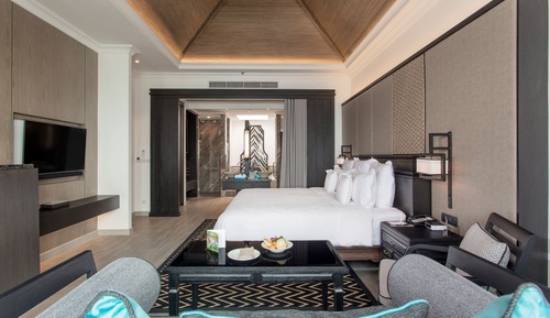 Junior Suite, 1 King Bed, Club Lounge Access (Pool Access)
