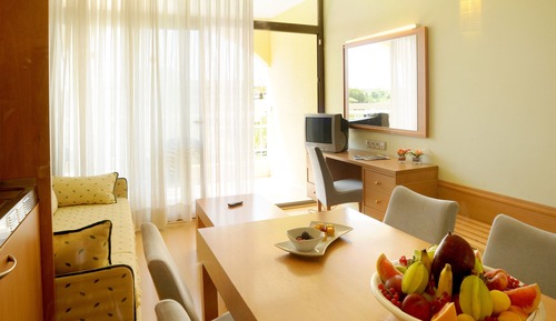 Family Room (2 Adults + 3 Children)