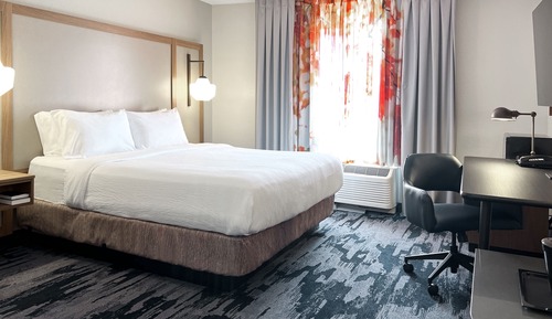 Studio Suite, 1 King Bed with Sofa bed (Mobility/Hearing Accessible, Tub)