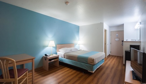 Standard Room, 1 Queen Bed, Accessible, Non Smoking