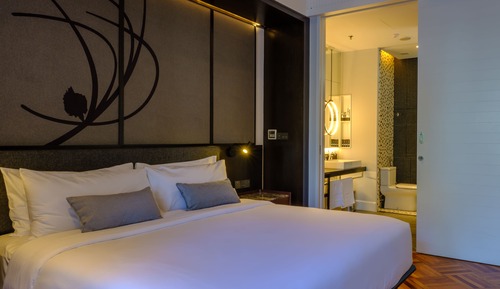 Deluxe Room, 1 King Bed, Non Smoking, Balcony