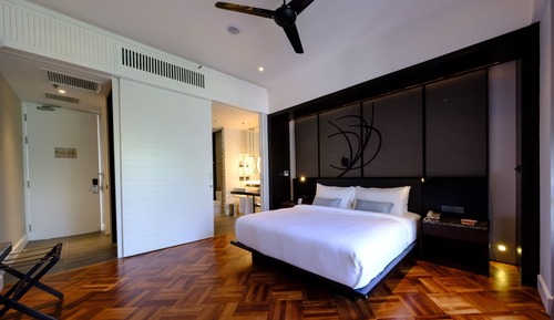 Deluxe Suite, 1 King Bed, Non Smoking (Sea Facing, Balcony)