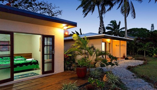 4 Bedrooms (Main House + 1 Studio)