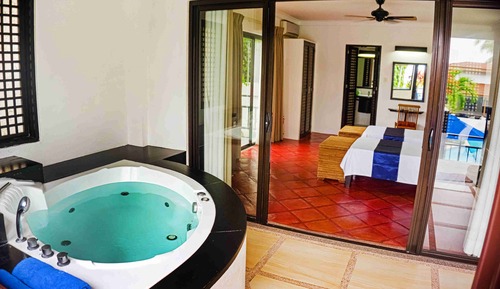 Spa Suite, Poolside