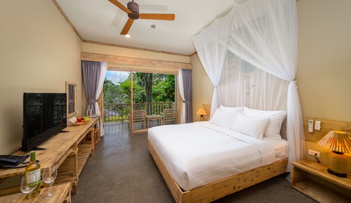 Hill Bungalow, Bathtub