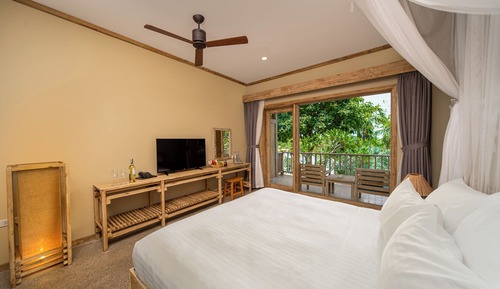 Deluxe Bungalow, 1 King Bed, Garden View