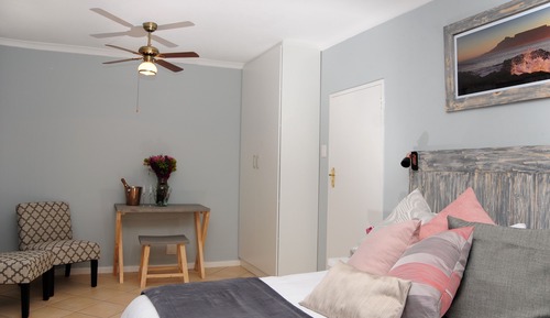 Comfort Room, 1 Queen Bed, Private Bathroom, Courtyard Area