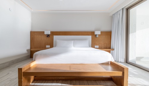 Superior Room, 1 King Bed, Bathtub, Sea View