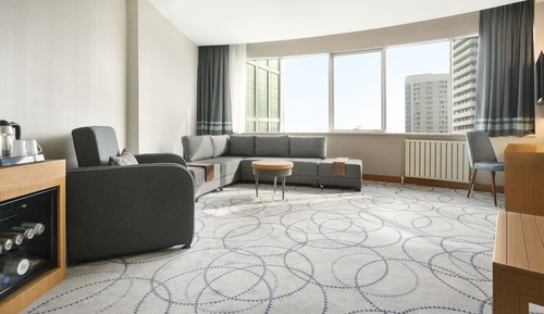 Business Suite, 1 King Bed, Non Smoking