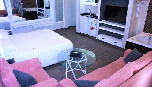 Signature Suite (Beverly)