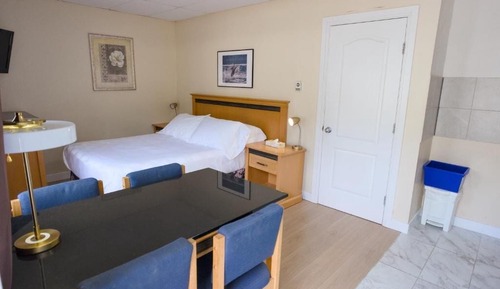 Suite, 2 Queen Beds, Kitchen, Ground Floor