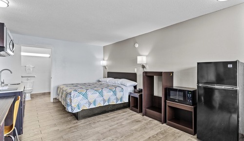 Standard Room, 1 Queen Bed, Non Smoking