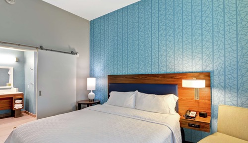 Suite, 1 King Bed, Non Smoking (Rollin Shower)