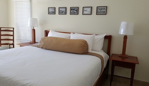 Panoramic Studio Suite, 1 King Bed, Balcony, Poolside