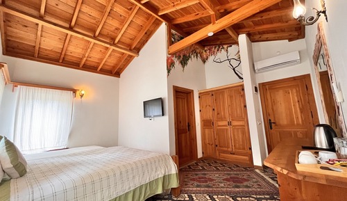 Deluxe Triple Room, Courtyard View