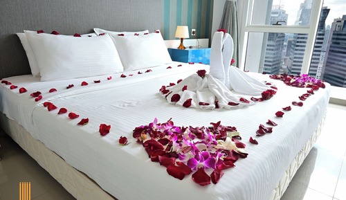 Luxury Suite (High Floor Twin Tower View)