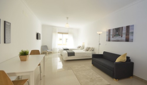 Deluxe Studio, 2 Twin Beds, Kitchenette