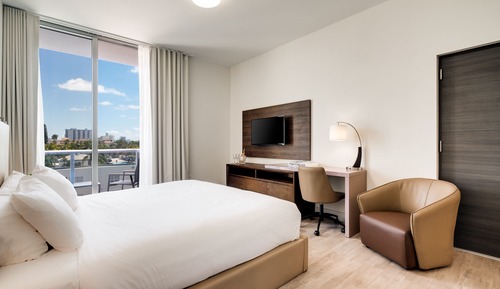 Deluxe Studio Suite King with Balcony