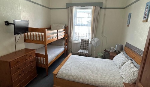Family Room, Multiple Beds