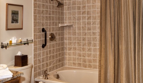 Luxury Room, 1 Queen Bed, Fireplace, Lake View