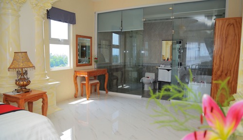 Suite, City View