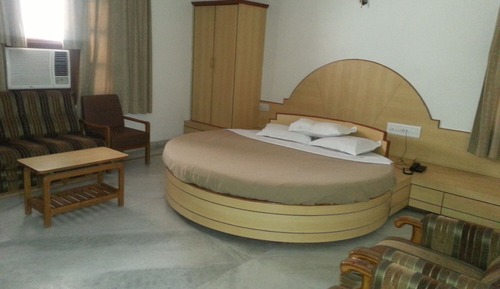 Deluxe Room, 1 King Bed, Mountain View