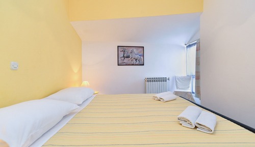 Apartment, 1 Bedroom (810/1892)