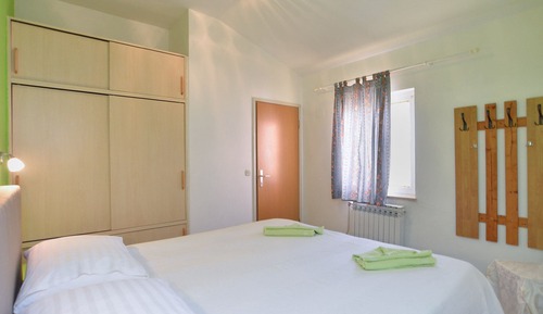 Apartment, 1 Bedroom (810/1893)