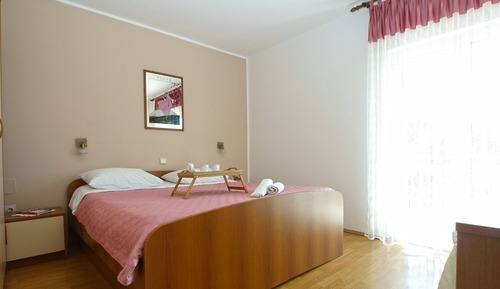 Apartment, 2 Bedrooms (810/1888)