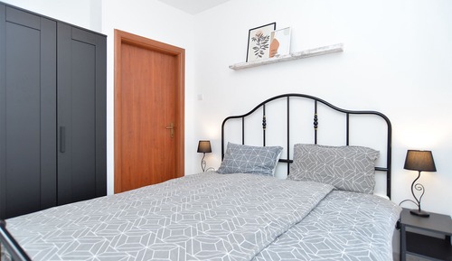 Apartment, 1 Bedroom (928/2195)