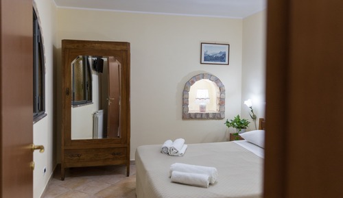 Comfort Apartment, Ensuite, Courtyard View