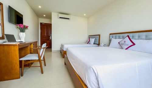 Deluxe Triple Room, City View